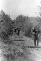 Crew packing goods at Mountain Portage, Smith’s Rapids, Slave River, Northwest Territories, ca. 1910 Source: Glenbow Archives, PA-3760-119