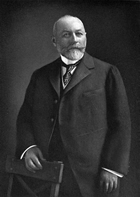 Portrait of chemist Herman Frasch, 1918. Born in Germany, Frasch immigrated to the United States where he became a petroleum expert and consultant for John D. Rockefeller’s Standard Oil. The sulfur extraction method he developed and patented enabled the U.S. to become a self-sufficient producer of sulfur, undermining the monopoly then held by the island of Sicily. His continued research into sulfur earned him the distinction of having two sulfur-related chemical processes named after him. Source: The Cyclopædia of American Biography/Wikimedia Commons/Public Domain-Old